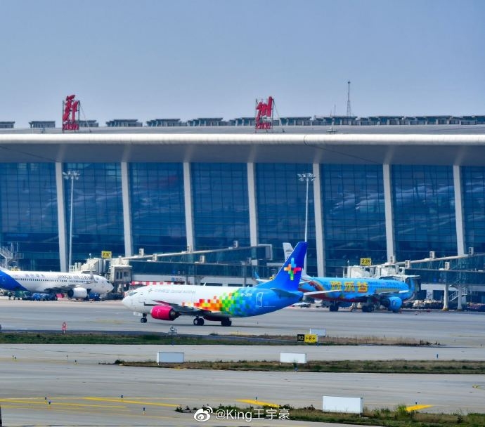 中州航空首架737飞抵郑州新郑国际机场530115_ 中州航空首架737飞抵郑州新郑国际机场