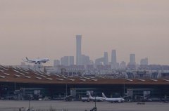 国内航班量回升接近去年同期 入境政策放宽双向客流渐恢复：民航业触底反弹