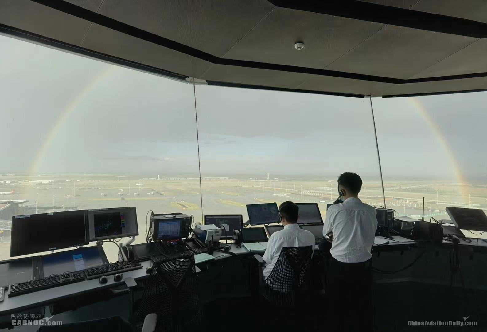 多图大兴机场塔台看北京双彩虹
