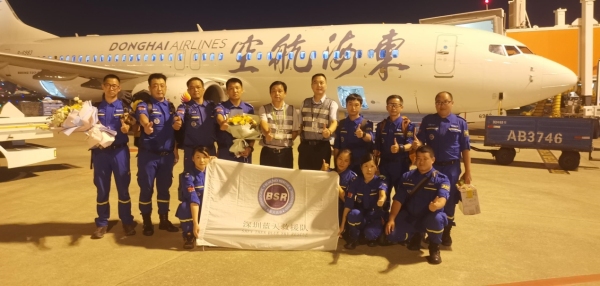 接“英雄”回家！ 东海航空护航蓝天救援队返深