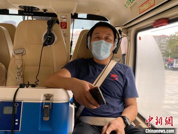 转运人员四个半小时完成从广州到上海的“心脏速递”。　新空直升机供图