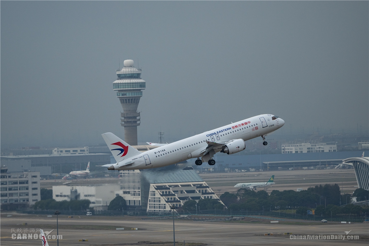 东航接收全球首架C919!外媒:中国航空业发展的一个里程碑 新时代的开始596109_ 东航接收全球首架C919!外媒:中国航空业发展的一个里程碑 新时代的开始