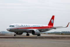 川航机队再添新机　首次使用可持续航空燃料飞行