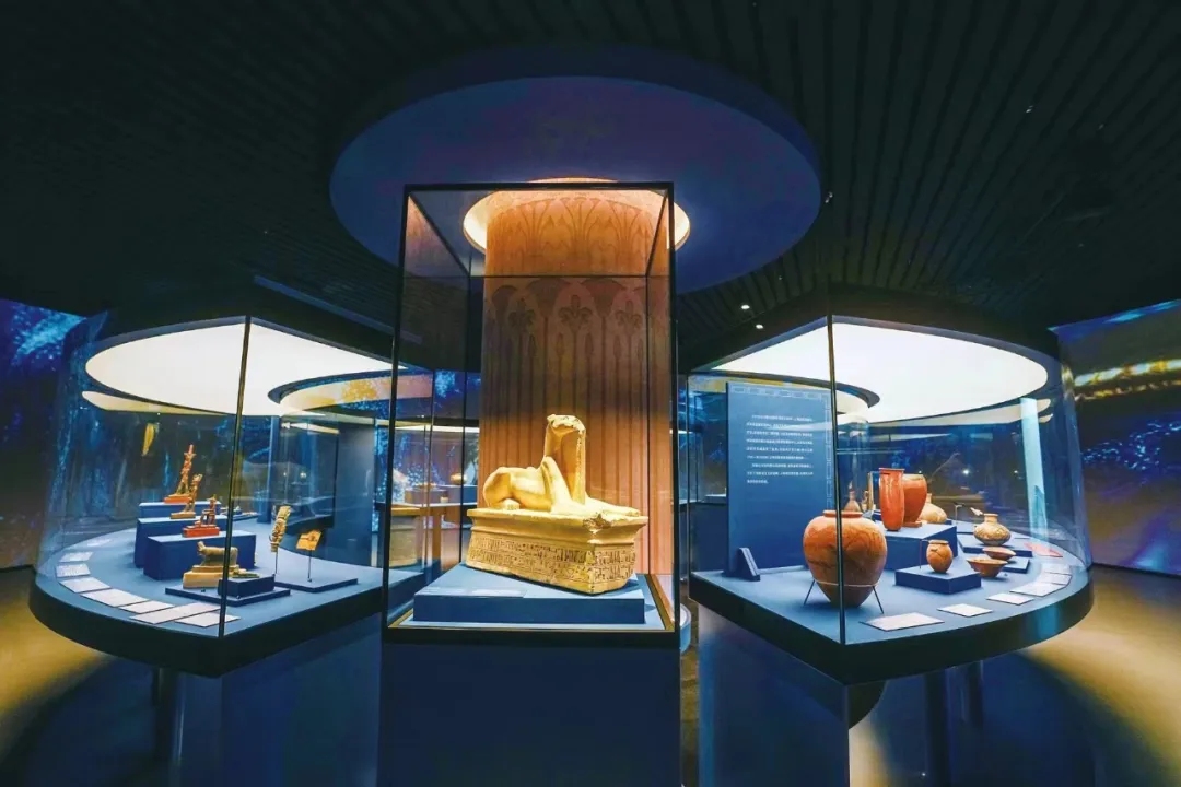 东航运送“古埃及文明大展”展品返回埃及