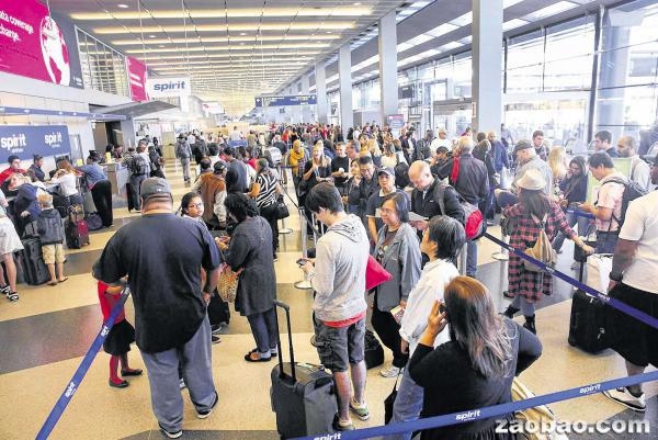 FAA:芝加哥管制中心遭纵火 预计10月13日恢复