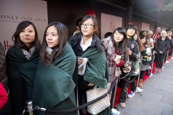 中国内地公民当年出境旅游人次首次突破1亿