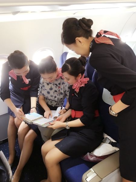 东航西北客舱部暑运旺季保障圆满落幕369145_ 东航西北客舱部暑运旺季保障圆满落幕