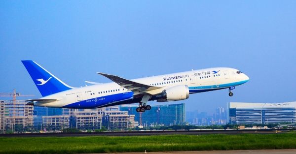 闽南民俗“博”到美 厦航西雅图首航将空中博饼368225_ 闽南民俗“博”到美 厦航西雅图首航将空中博饼