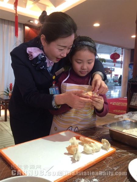 迎新春 包饺子空中地面欢欢喜喜过大年