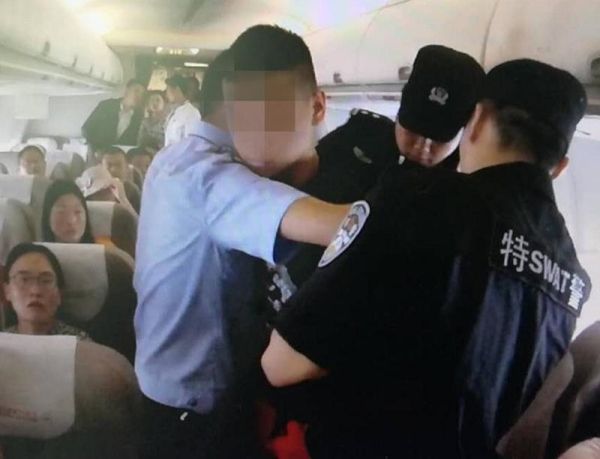 16岁男孩体内藏毒53包