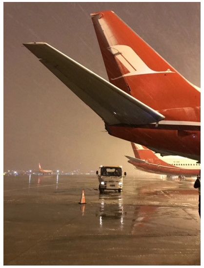抗击冰雪力保航班 上航有序应对首场强降雪
