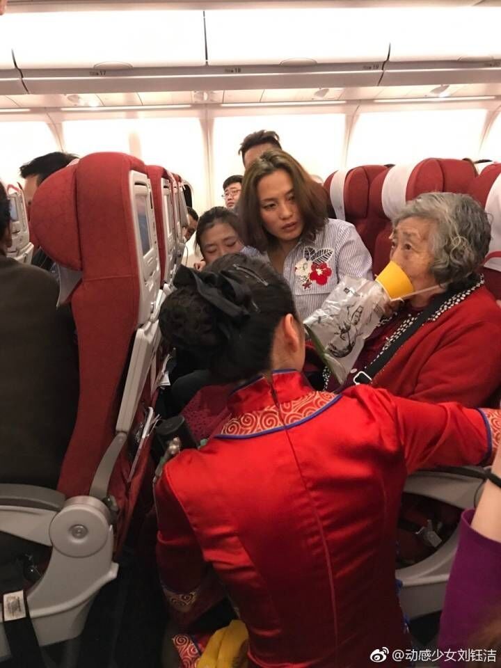 旅客突发不适 川航空乘妥善处置助旅客平安出行