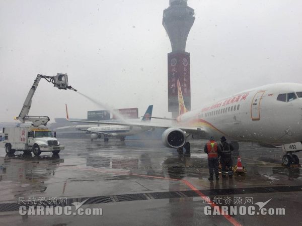 北京突迎降雪 海航技术高效保障飞机安全出港
