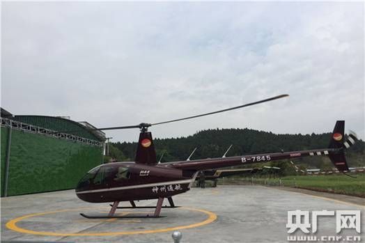 川东北低空游观光启航！游客可坐飞机看美景